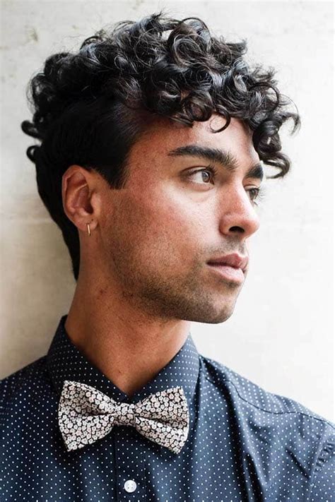 60 Short Curly Hairstyles For Men To Keep Your Crazy Curls On Trend Jepang