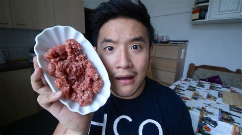 Eating Raw Pork Mince Youtube