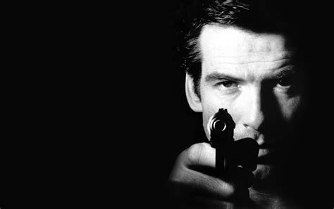 Pierce Brosnan Pistol 007 James Bond Weapons Gunspeople Men