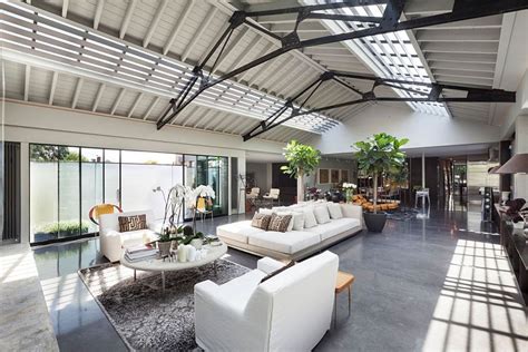 Old Warehouse In London Turned Into Posh Urban Penthouse
