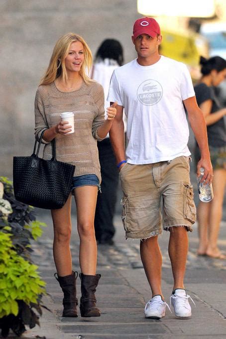 Brooklyn Decker Out In Ny With Andy Roddick August 30 2010 Picture