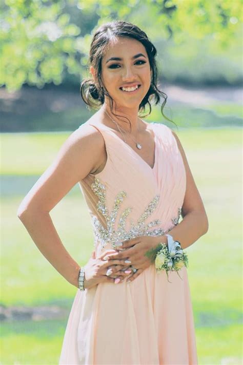 Classy Prom Photo For Girls These Are Cute Photography Poses For The