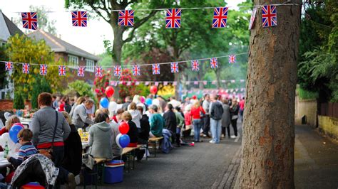 Street Parties How To Organise Your Celebration For The Queens 90th Birthday Itv News Calendar