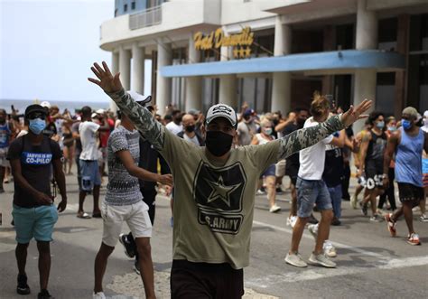 Inéditas Protestas En Varias Ciudades De Cubala Habana Incluida