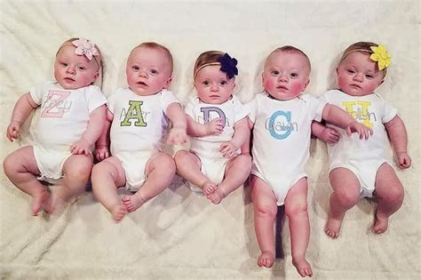 Woman Explains What Her Life Has Been Like Since Having Quintuplets