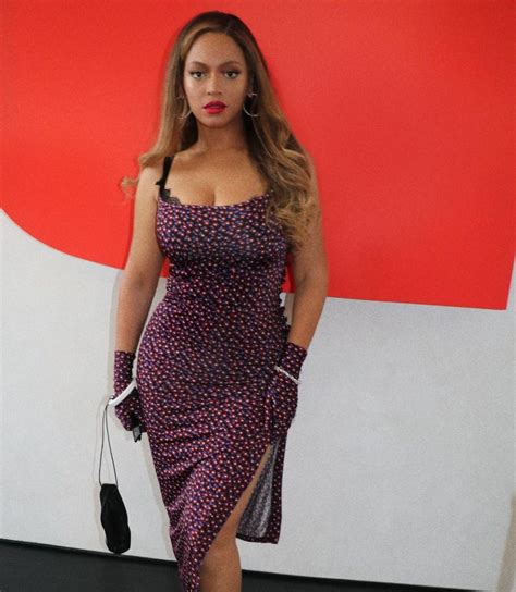 Beyonce Flaunts Her Big Tits In Deep Cleavage 5 Photos The Fappening