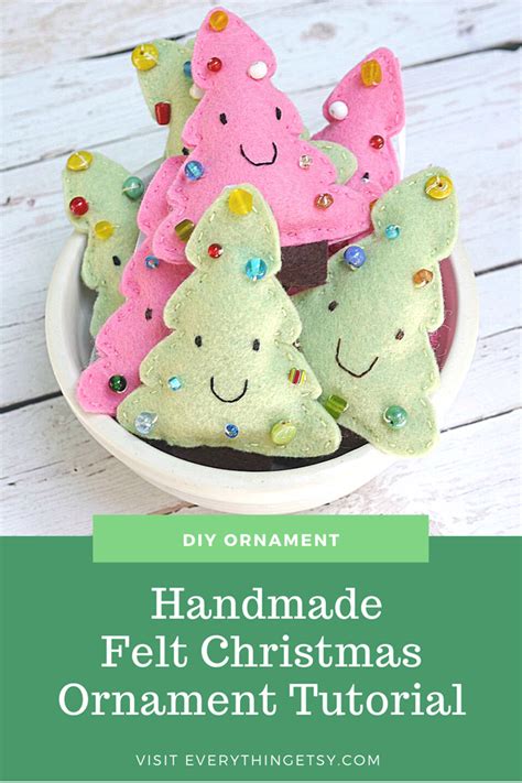 Felt Christmas Tree Ornament Tutorial {DIY Holiday Goodness