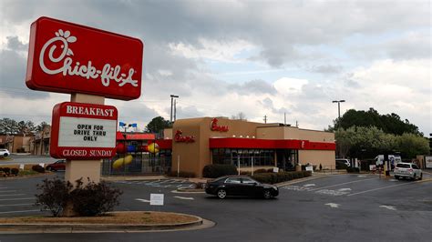 You are able to place your order online or at the drive thru speaker. What It's Like To Work In The Chick-Fil-A Drive-Thru