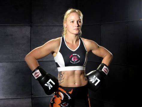 Here are 20 of my favorites and top muay thai fighters who have helped to shape the golden era of the sport: Best Muay Thai kickboxers in the World | Female fighter ...