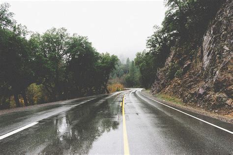 8 Tips For Braking Safely In All Road Conditions Valley Driving School