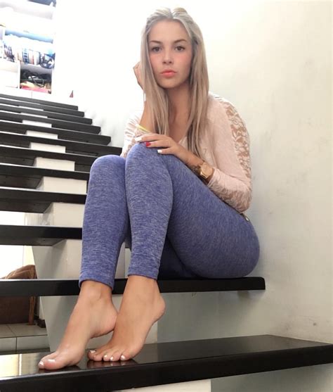 girl s feet lover — pretty blonde with pretty feet