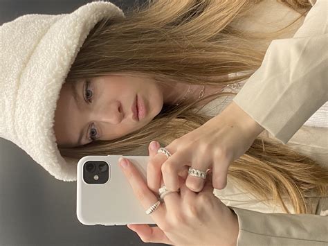 White Teddy Bucket Hat Iphone Mirror Selfie White Phonecase Dark