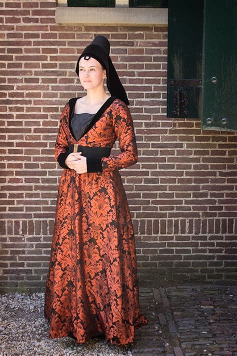 Late 15th Century Burgundian Gown 15th Century Fashion Historical