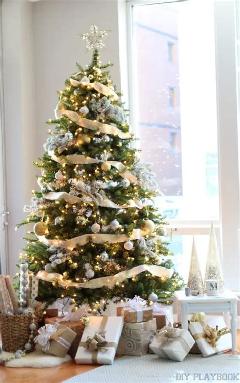 A Gorgeous Gold Silver And Glamorous Christmas Tree
