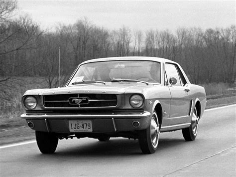 Ford sold 22,000 units the first day! Differences between First Generation Mustangs ('64 1/2 - '68)