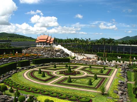 Gambar Struktur Halaman Rumput Istana Taman Tengara Stadion