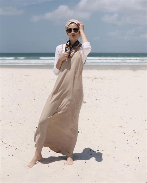 perfect ways to wear beach outfit for hijabis hijab