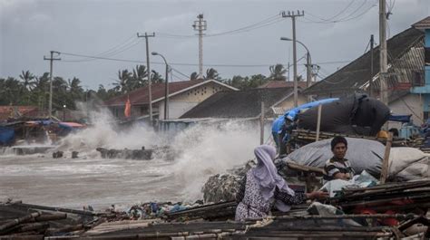 Waspada Gelombang Tinggi Di Pantai Selatan Banten Berpotensi Terjadi