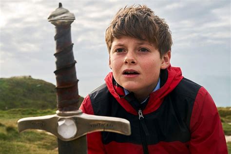 Download opera mini apk 39.1.2254.136743 for android. L'Enfant qui voulut être roi (2019) par Joe Cornish
