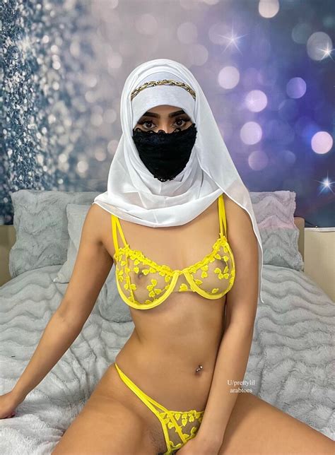 Hijab Aaliyah Aziz
