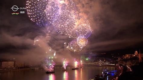 Keresztet mintázó fényjáték a duna felett, az országház elõtt budapesten az államalapítás ünnepén, szent istván napján 2021. Tűzijáték Budapest 2019 augusztus 20 - YouTube