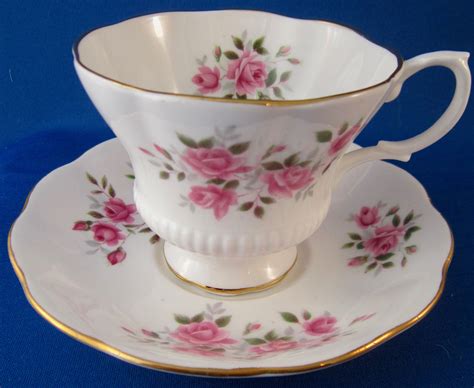 Royal Albert Bone China Teacup And Saucer Pink Roses Vintage