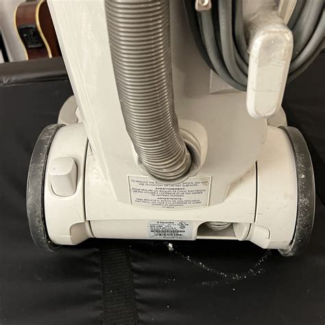 Electrolux Versatility Bagless Upright Vacuum Cleaner Model El8502
