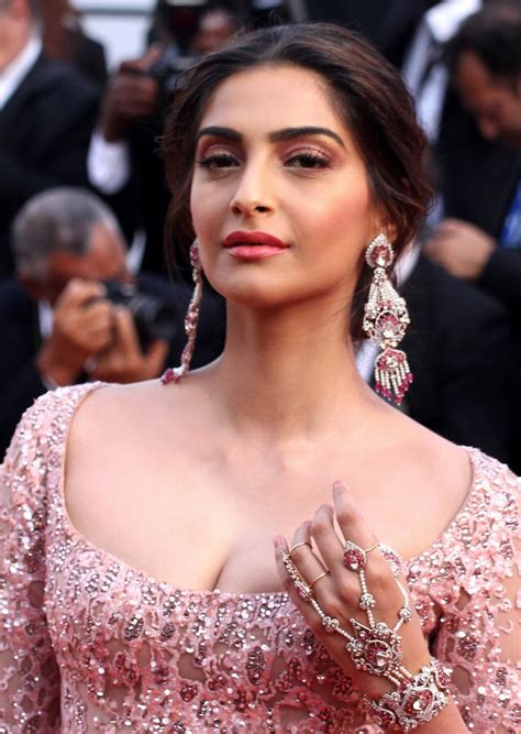 Sonam Kapoor Cannes Film Festival 2017 Photo Collection Kapoor Cleavage