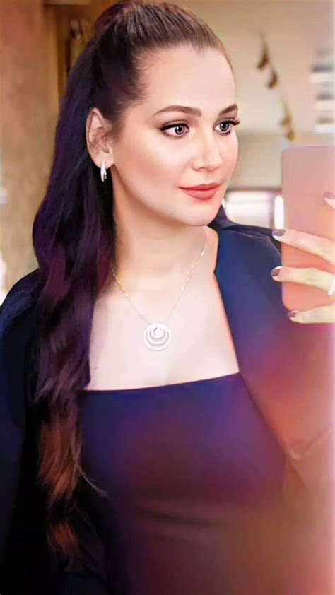 Gülsim Ali Ilhan Selfie Beautiful Women Videos Beauty Girl Fashion