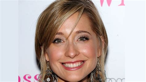 ‘smallville Actress Allison Mack Granted Bail In Sex Trafficking Case Wgn Tv