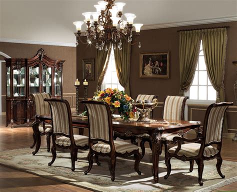 Learn how to set a table, from a basic table setting, to an informal table setting for a casual dinner party, to a formal place setting for a holiday. The Valencia Formal Dining Room Collection