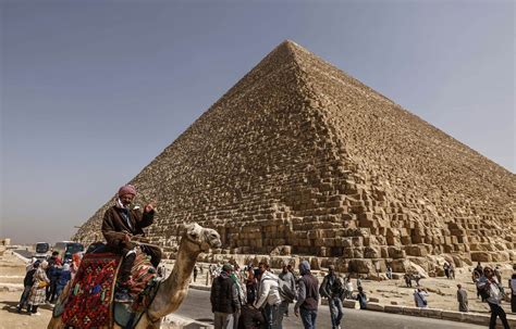 Une Chambre De Neuf Mètres Est Découverte Dans La Grande Pyramide De