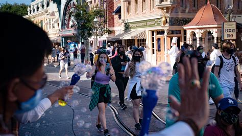 Disneyland Other California Theme Parks Loosen Mask Guidelines
