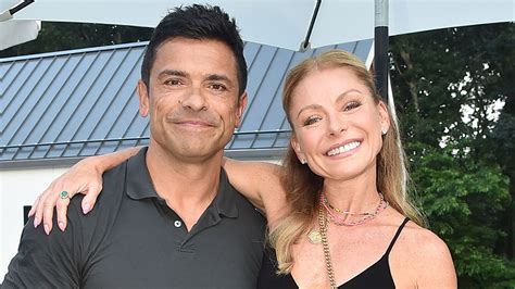 Kelly Ripas Husband Mark Consuelos Cheeky Reaction To Replacing Ryan