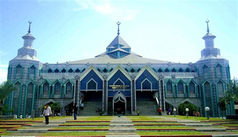 Keindahan Senibina Masjid Kebanggaan Islam Relaks Minda Mesjid Makassar Indonesia