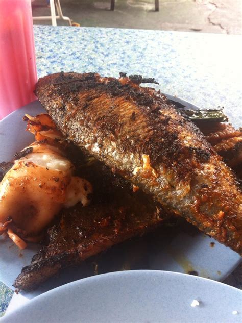 Their ikan bakar there is to die for! Ikan Bakar Bellamy Jalan Istana Kuala Lumpur | 30 Best Food