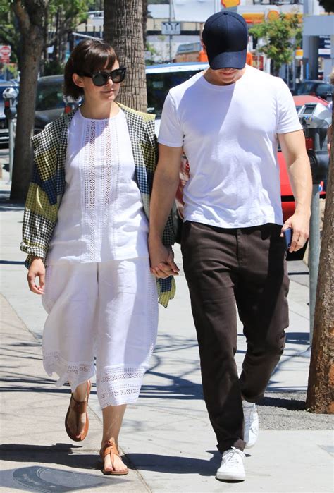 La coppia ha due figli, oliver finlay, nato il 29 maggio 2014, e hugo wilson, nato il 1º giugno 2016. Ginnifer Goodwin and Josh Dallas hit Joan's on Third for ...