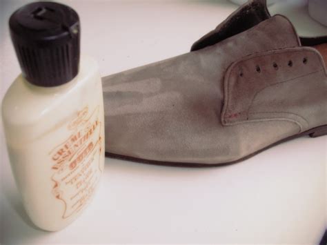 Les chaussures en nubuck et en daim sont très appréciées des hommes et des femmes, car elles en cas de taches tenaces, nettoyez la surface en frottant doucement la gomme magique sur les. Comment nettoyer nubuck clair ? La réponse est sur Admicile.fr