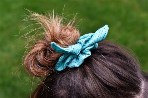 How To Make A Hair Scrunchie In 9 Easy Steps