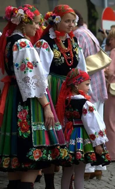 78 Traditional Costumes From Around The World