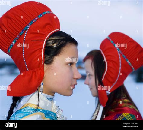 Portraits Junger Laplander Mädchen Hochzeit Teilnehmen Lapplappen