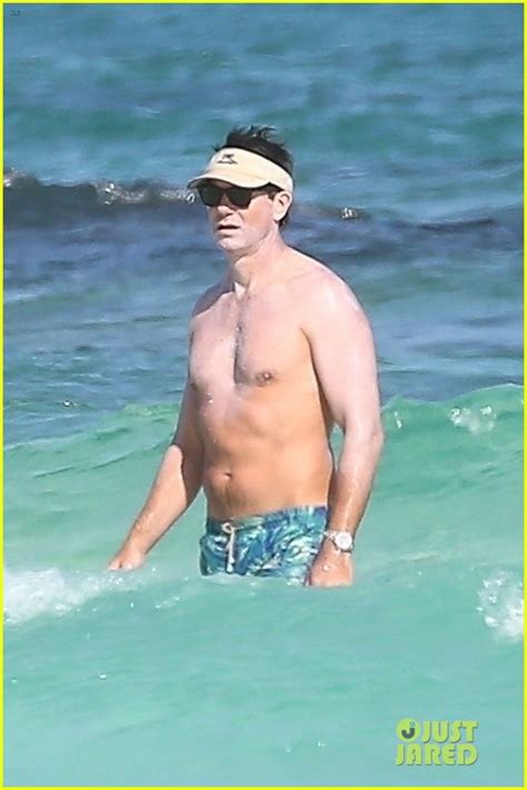 The Talk Host Jerry O Connell Goes Shirtless On Beach Vacation With