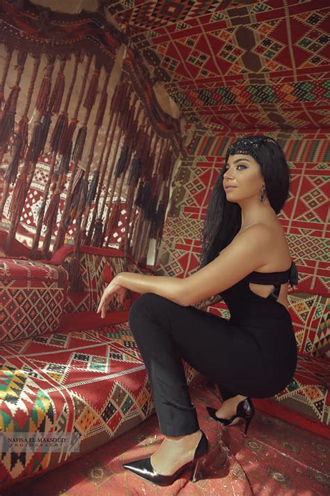 شاهد لقطة قصيرة ساخنة جدا من محمد رمضان مع نسرين امين. شاهد| نسرين أمين بـ«جمبسوت» و«برقع» فى أحدث صورها | مبتدا