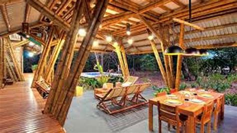 Pada teras, terdapat pagar dari potongan bambu yang disusun berjauhan secara vertikal. Desain Interior Rumah Dari Bambu - YouTube