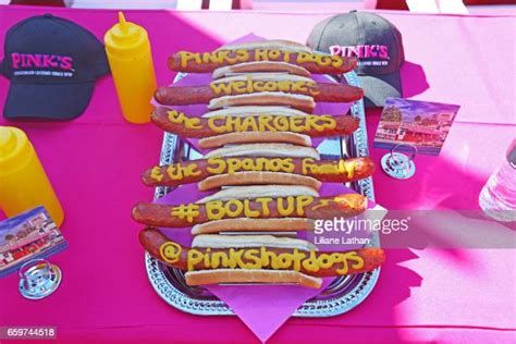 Pinks Hot Dogs Photos And Premium High Res Pictures Getty Images