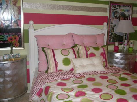 teen girl bedroom