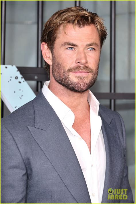 Photo Chris Hemsworth Brothers Support Extraction Sequel Nyc 37