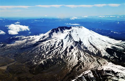 Mount St Helens Gets Hit By A Swarm Of Earthquakes Wired