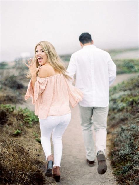 37 Romantic And Sweet Engagement Photo Ideas To Copy Cute Engagement