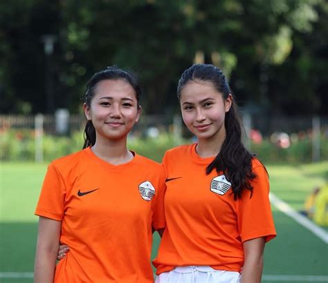 Sebagai contohnya adalah persija, yang pada laga pertama main jam 4 sore berlanjut ke. 10 Potret Sabreena Dressler, Pemain Persija Putri yang ...